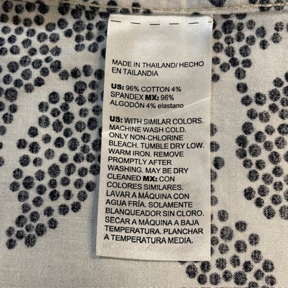 CHICO'S Black & Cream Abstract Leaf Print Button-Front Blouse - Size Small - Picture 6 of 7